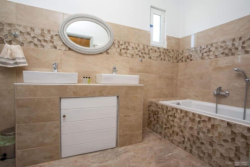 Deluxe Villa Afantou